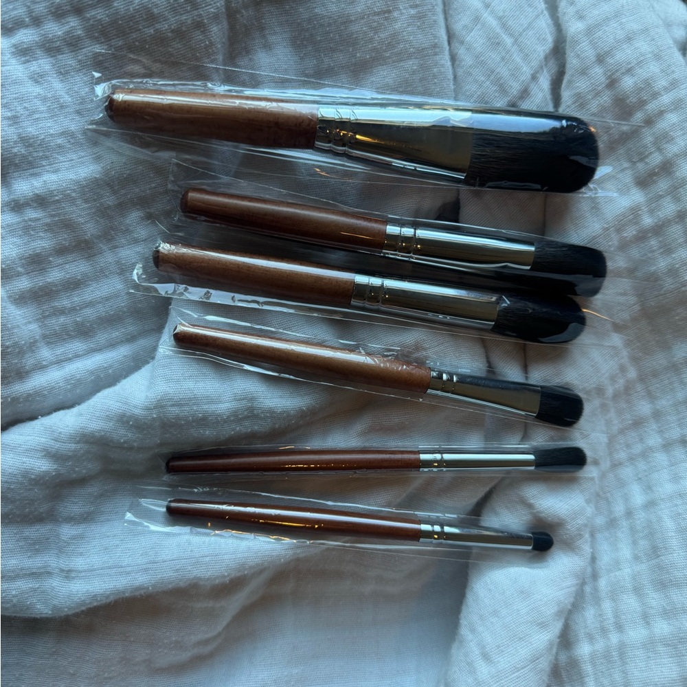 Wooden Handle Makeup Brush Set